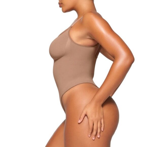 SKIMS Sculpting Scoop Neck Thong Bodysuit Sienna Brown M (US 6-8) NWOT MSRP $70 - Picture 6 of 7